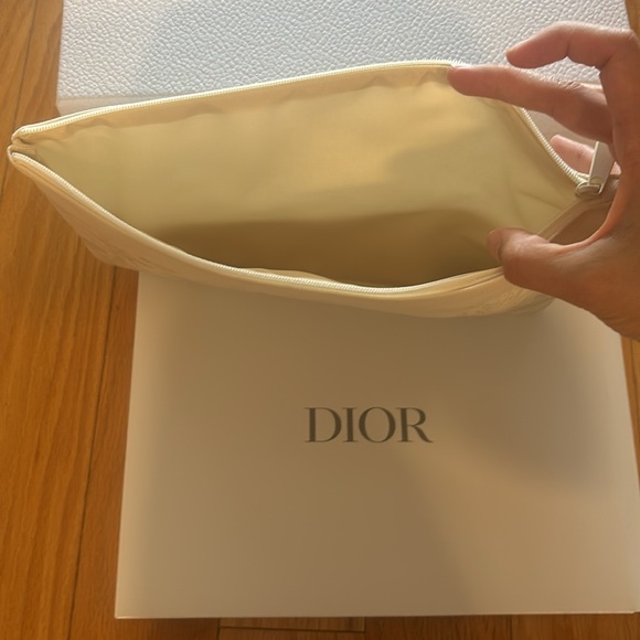 New Dior pouch with box - Picture 4 of 4